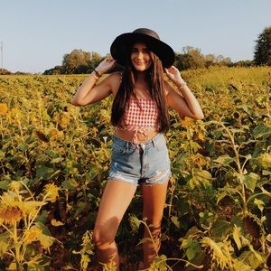 Meet your Posher, Chloe